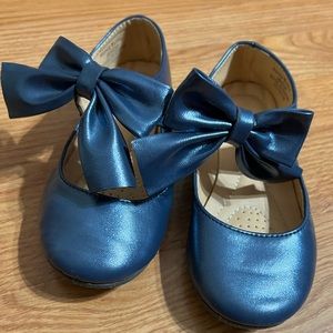 Girls size 12 Navy Dress Shoe